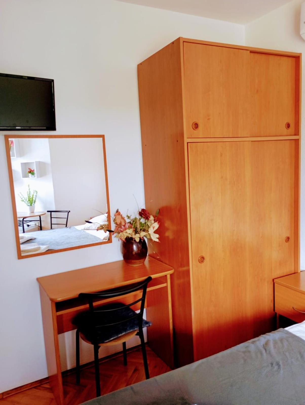 Rooms Helena Krk Town Luaran gambar