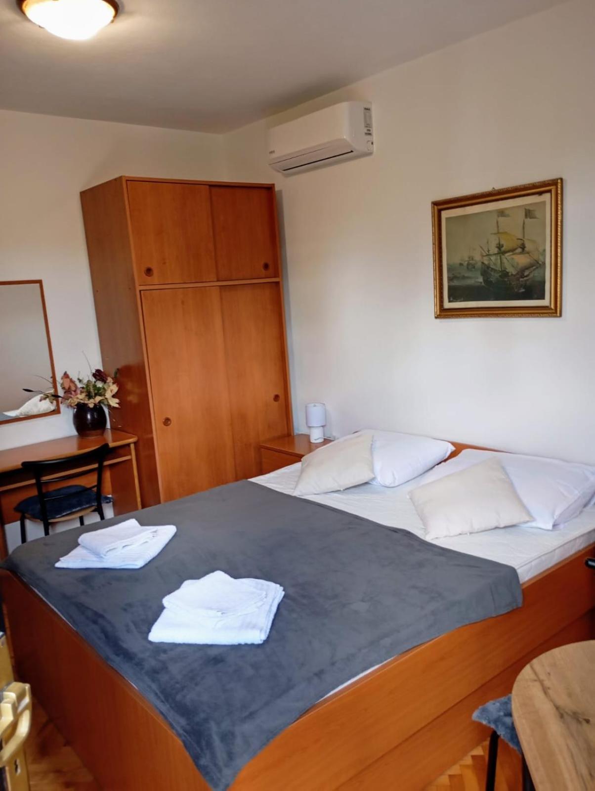 Rooms Helena Krk Town Luaran gambar