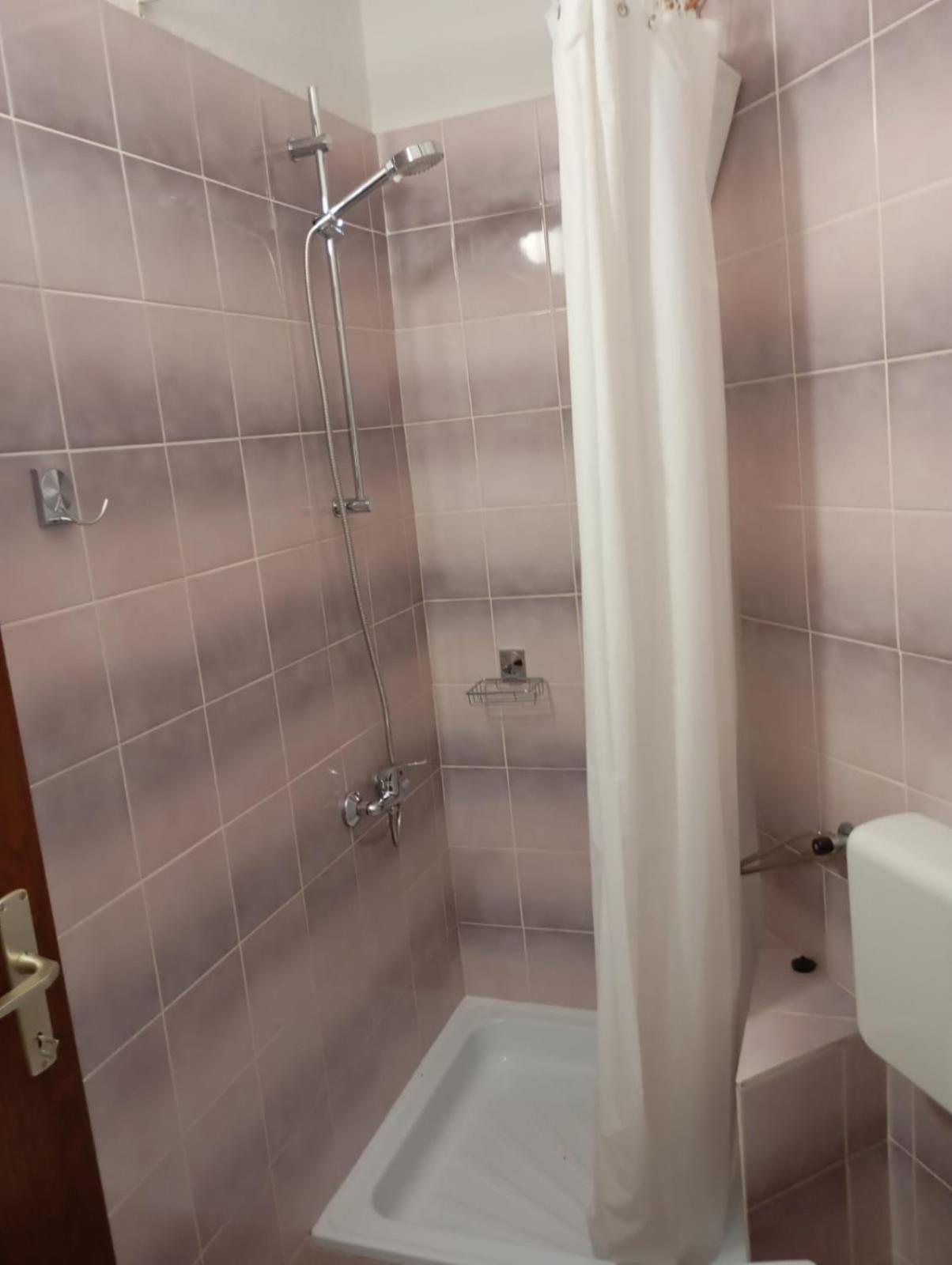 Rooms Helena Krk Town Luaran gambar